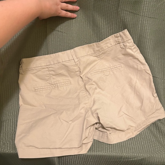 Old navy khaki shorts - Picture 3 of 3